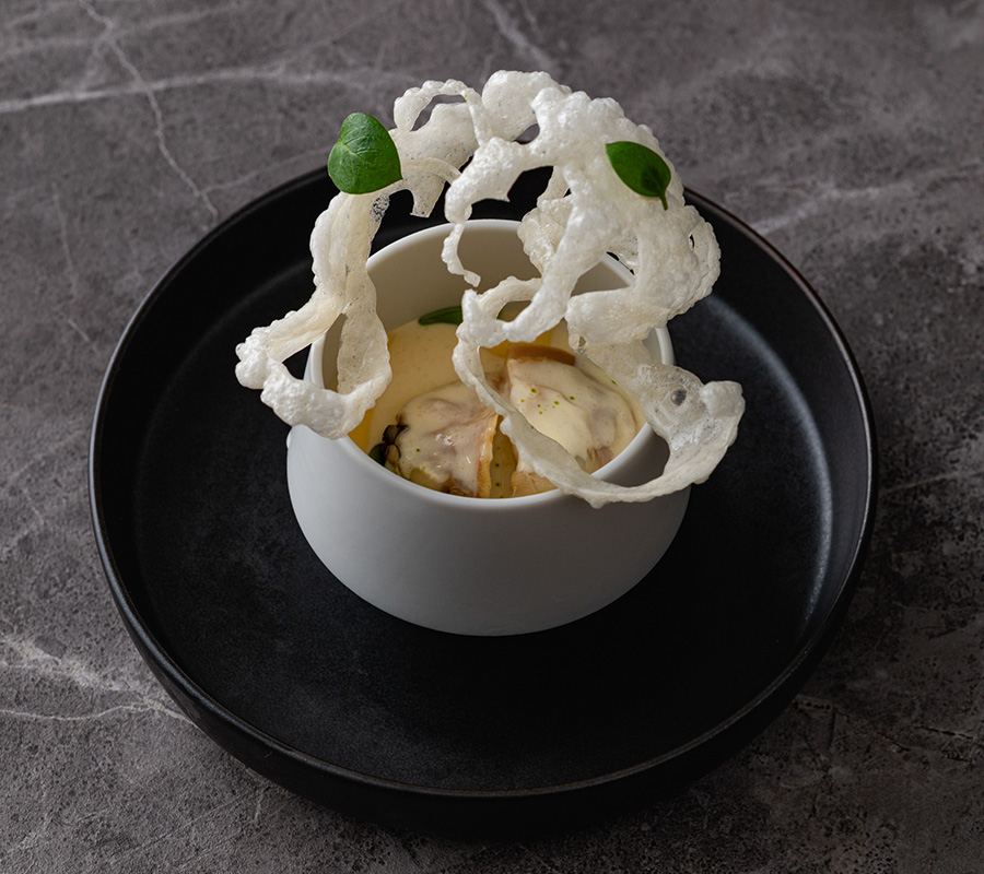 蛤のロワイヤル  白ワインソース ディルのオイル 