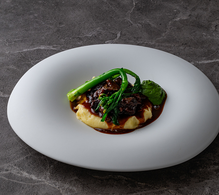 Main 牛テールのエフィロシェ ジャガイモのムースリーヌ クレソンとワサビのエモルショネ