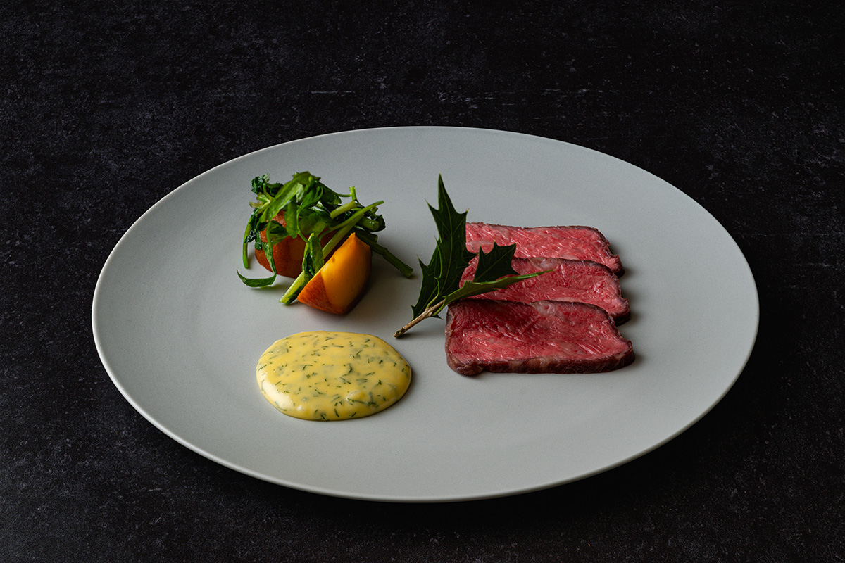 塩麹でゆっくりマリネした国産牛のローストビーフ